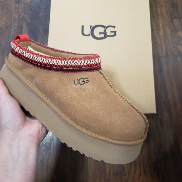 UGG Tazz Platform - Picture 2 of 5
